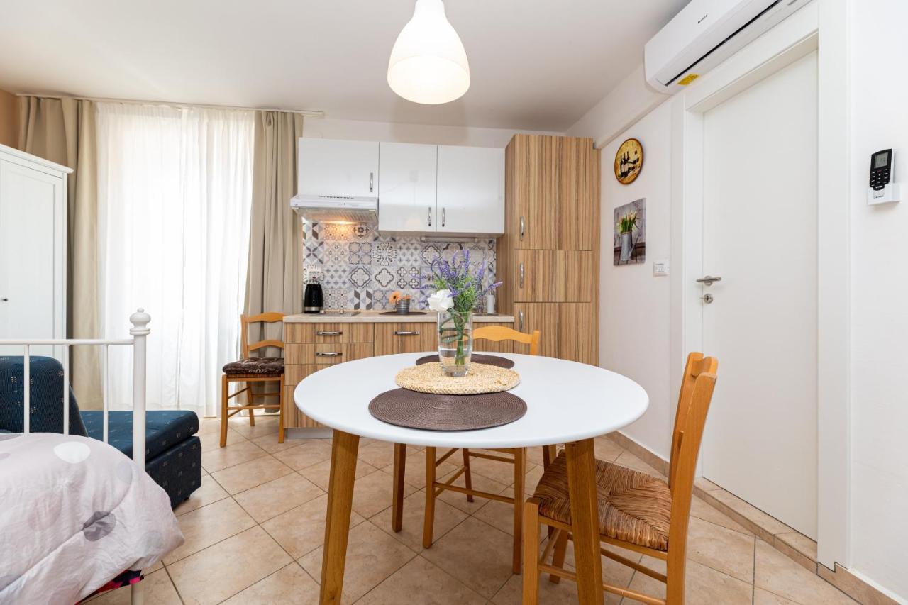 Apartments Riva Baška Eksteriør billede
