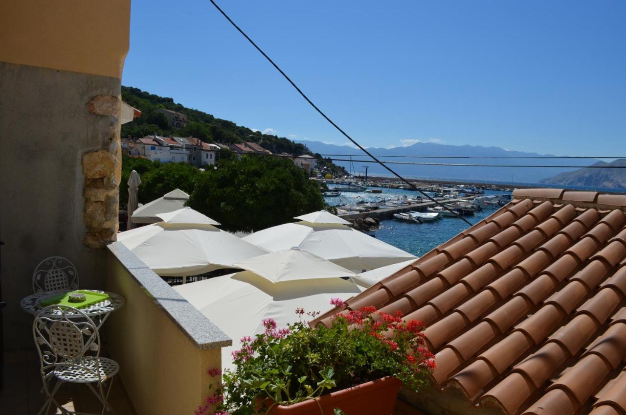 Apartments Riva Baška Eksteriør billede