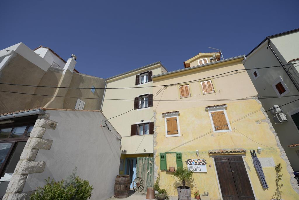 Apartments Riva Baška Eksteriør billede