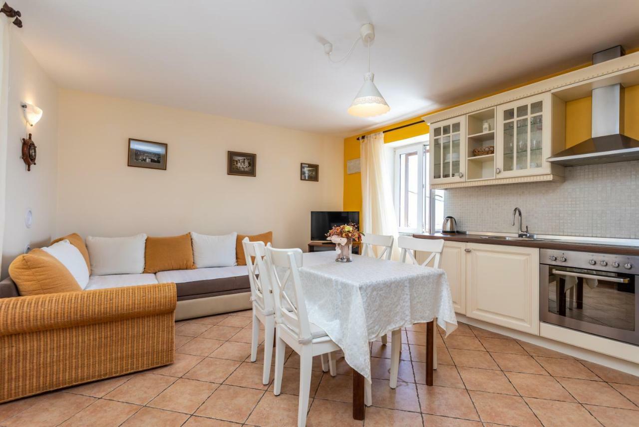 Apartments Riva Baška Eksteriør billede