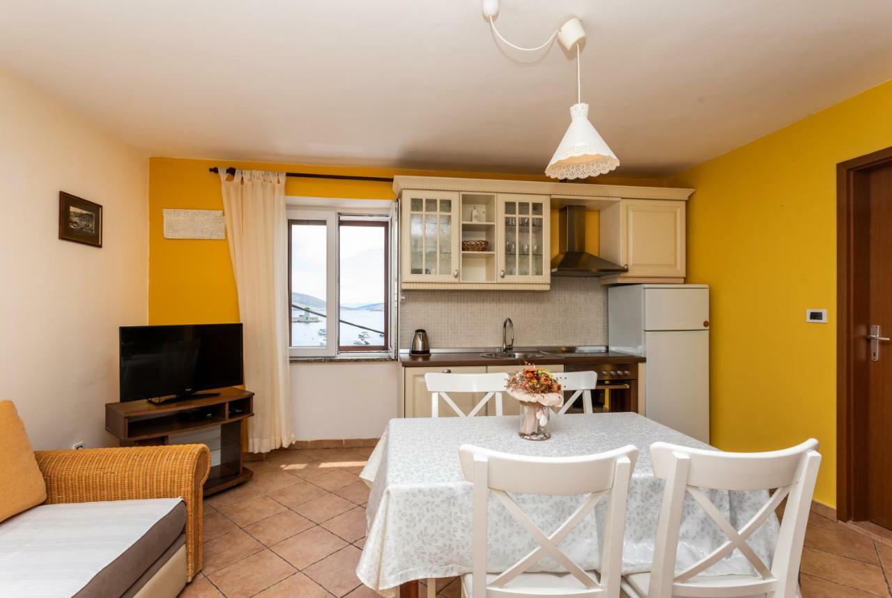 Apartments Riva Baška Eksteriør billede